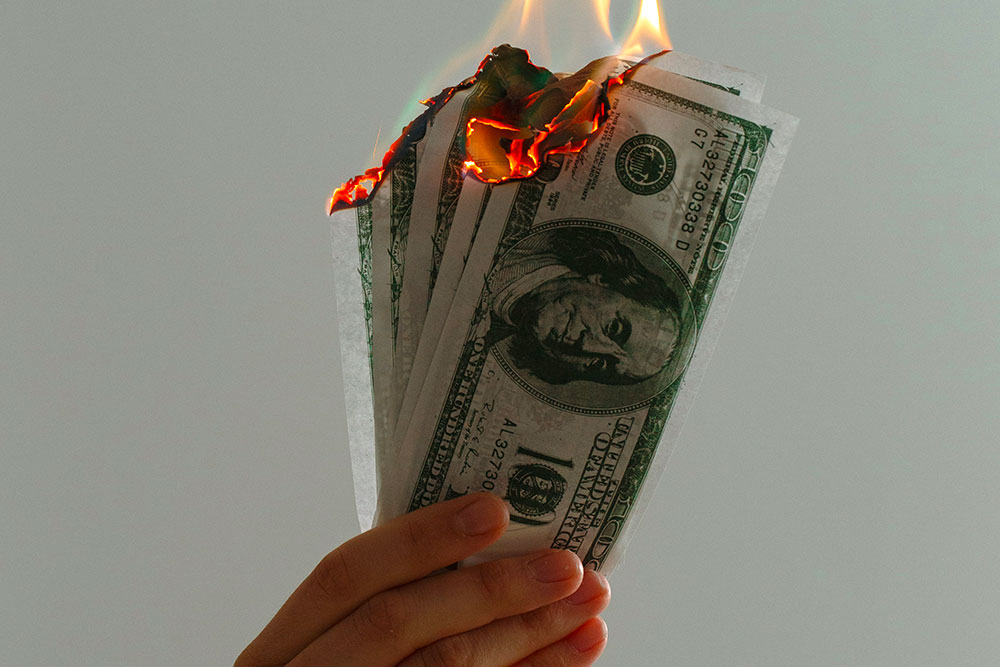 Società divisa in fazioni contrapposte – concetto di divide et impera.